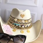 Ref 4-3 Sombrero vaquero Bichota blanco corazón dorado